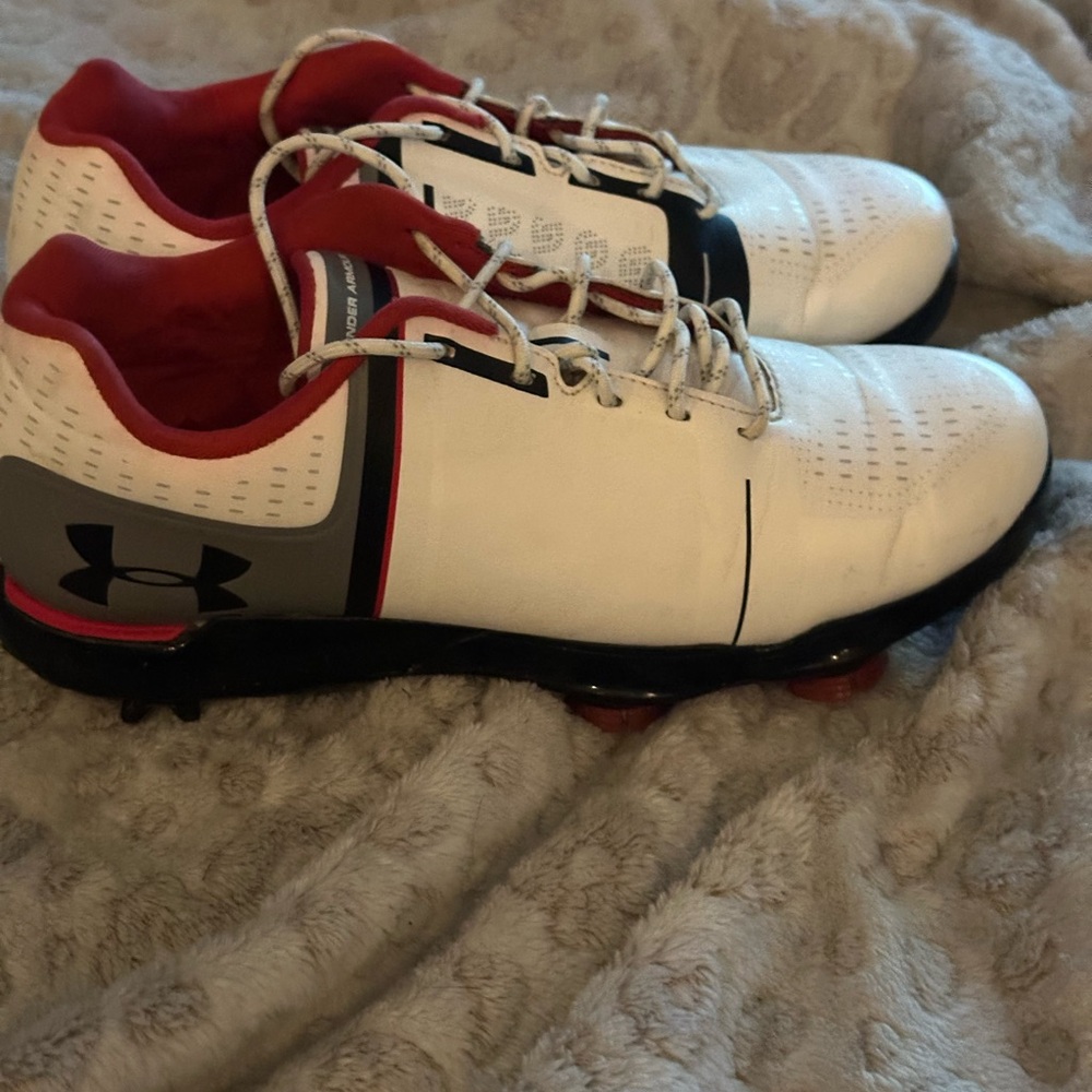 Youth Under Armour cleats. Size 4.5